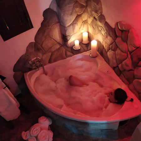 El Escondite De Martina, Casa Rural Romantica Setenil De Las Bodegas Eksteriør billede